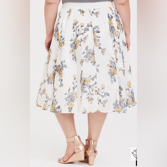 Torrid 2X Midi Chiffon Skirt - White with Florals 3/4 Length Skirt - Picture 3 of 7